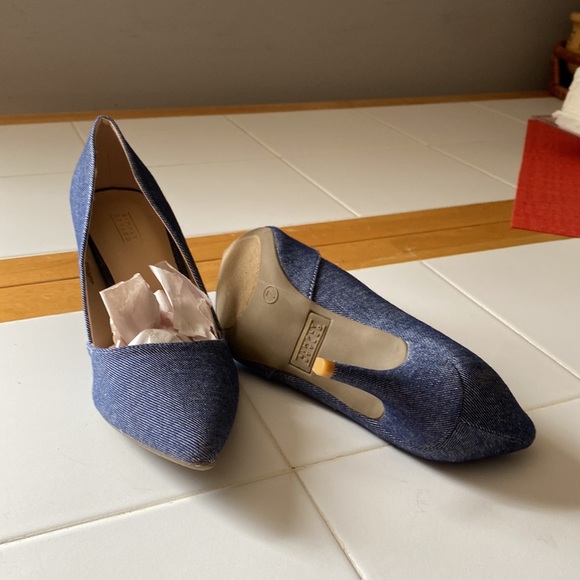 Simply Styled size 7M jeans fabric style shoes never been worn. - Picture 2 of 5